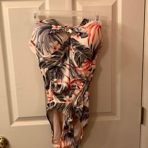 NWT Medium White Floral Halter Style Swimsuit